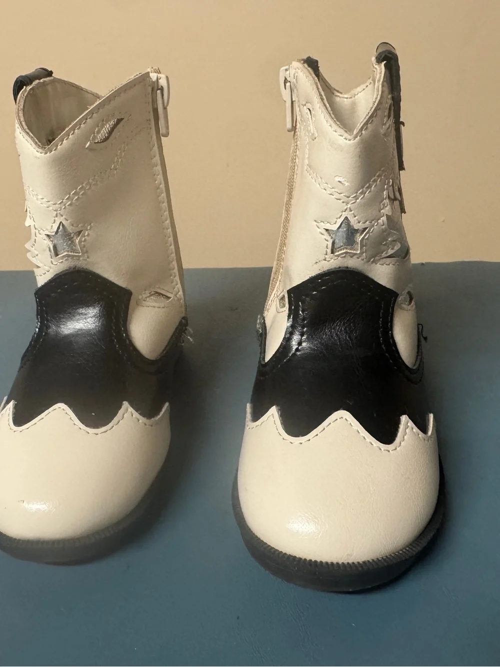 Zara Crème and black leather boots toddlers girl size 5